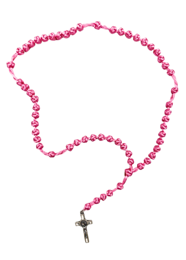 Różaniec sznurkowy pleciony jasno różowy krzyż św. Benedykta